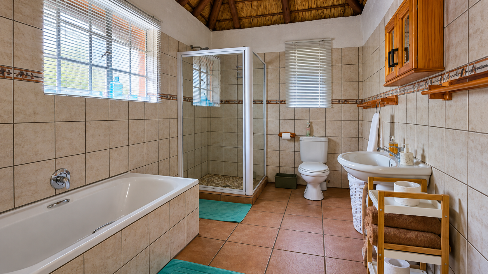 Baby Lodge en-suite bathroom