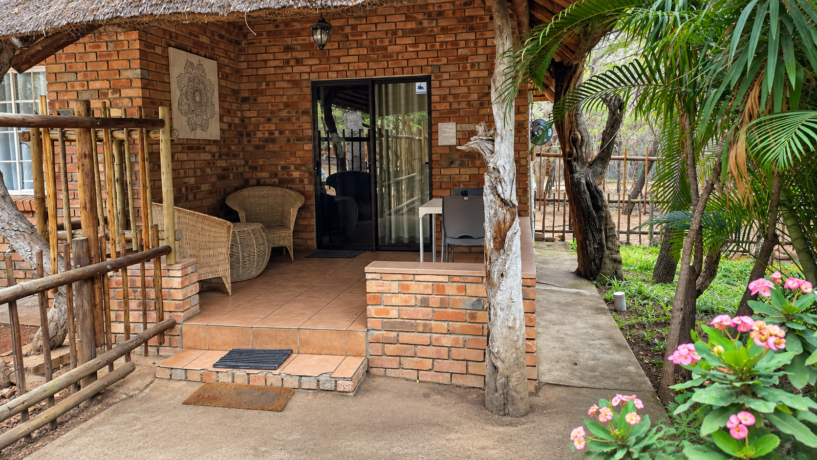 Baby Lodge covered patio and entrance