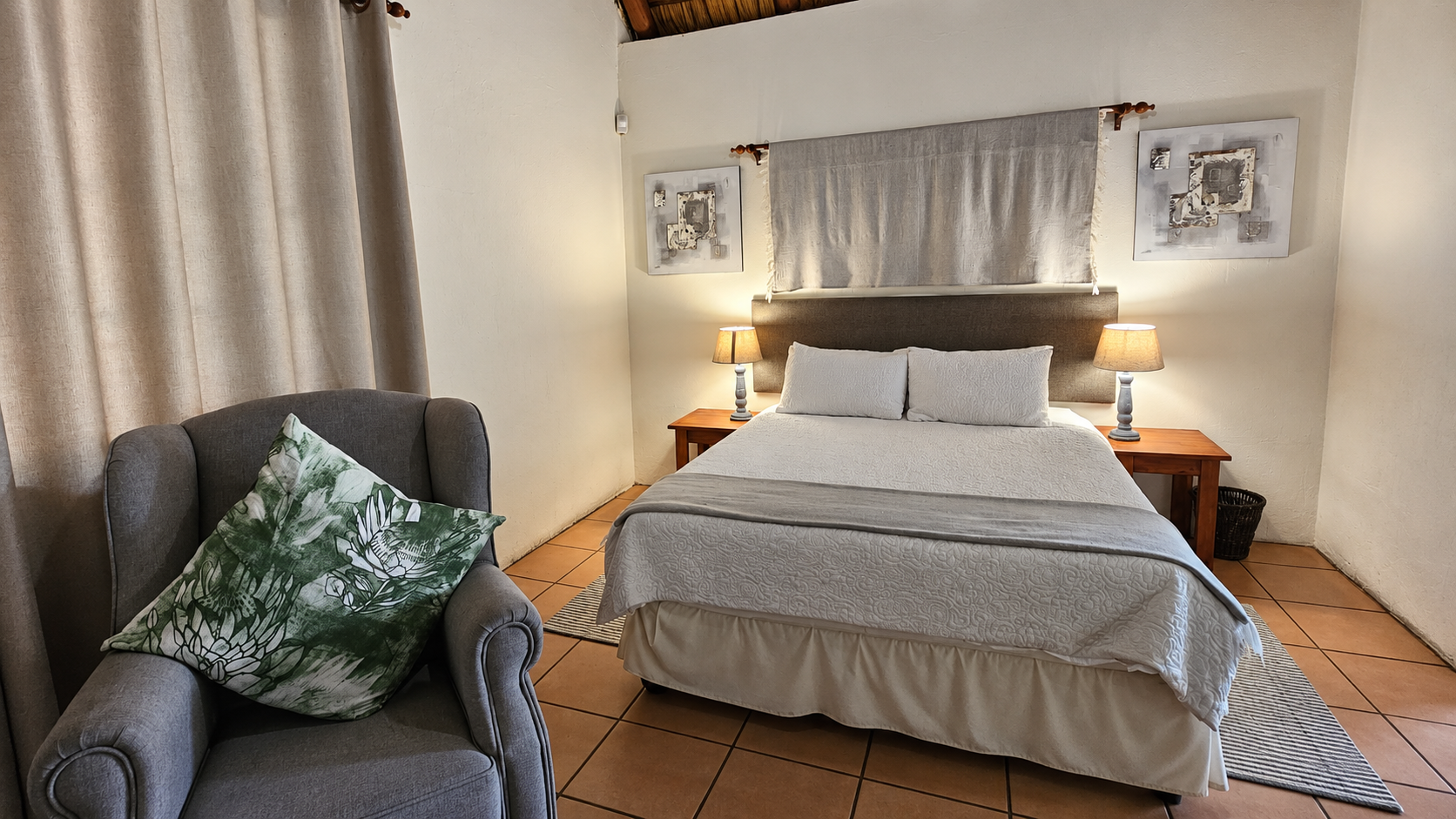 Double bed and armchair in Baby Lodge