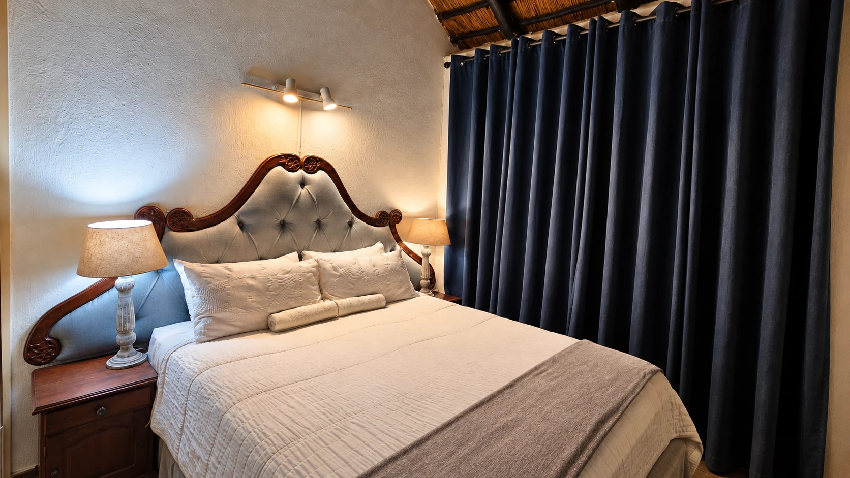 Double bed in the main bedroom